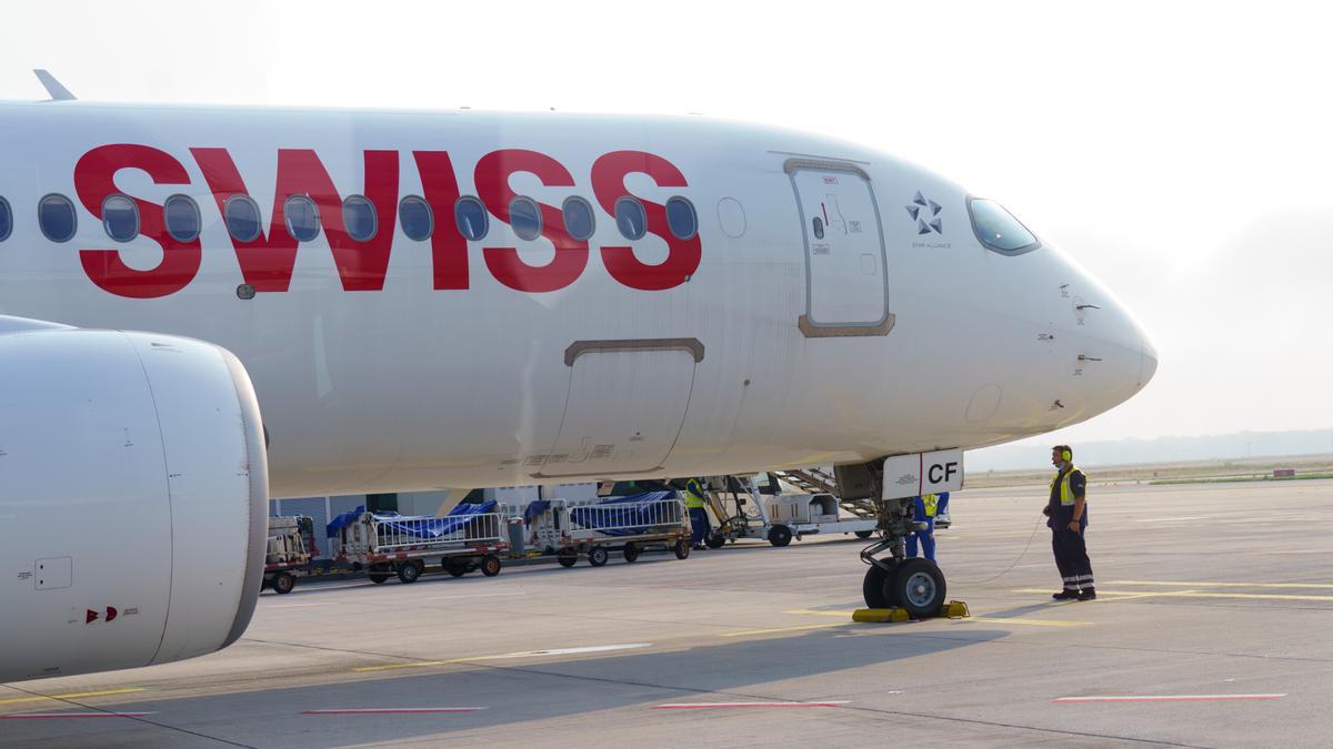 Eine Swiss-Maschine auf dem Rollfeld (Symbolfoto).