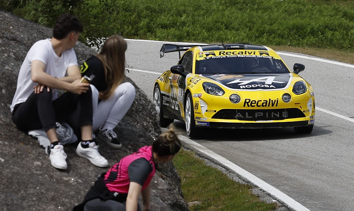 Velocidad de vértigo y curvas imposibles en el Rallye Rías Baixas