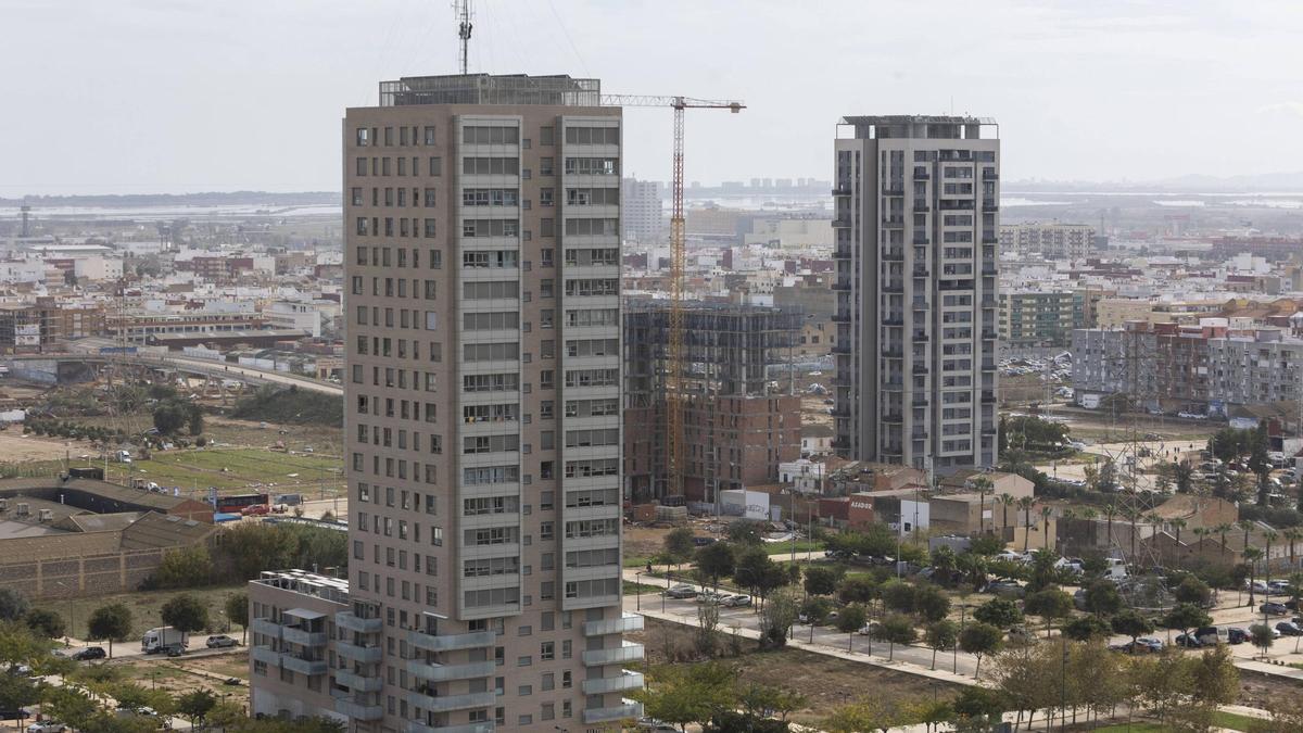 Las torres de Sociópolis, en La Torre, una de las pedanías del sur de València más afectadas por la dana