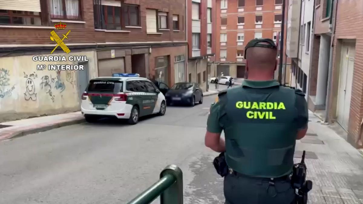 La Guardia Civil detiene a los integrantes de un grupo criminal afincado en Mieres y Lena.