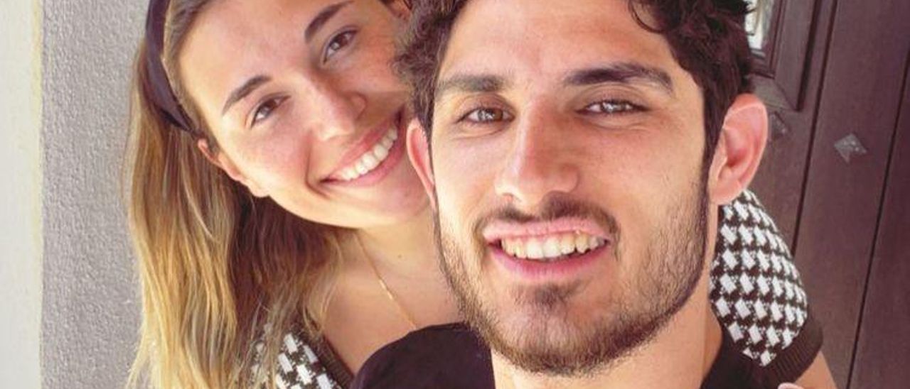 Gonçalo Guedes y su novia en Ibiza, pese al cierre perimetral