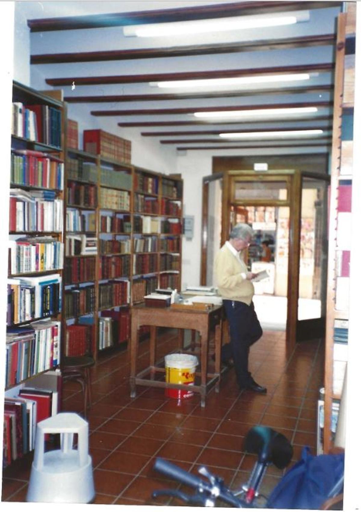 José Luis Freire en la librería Patriarca, en una imagen de archivo facilitada por el librero.