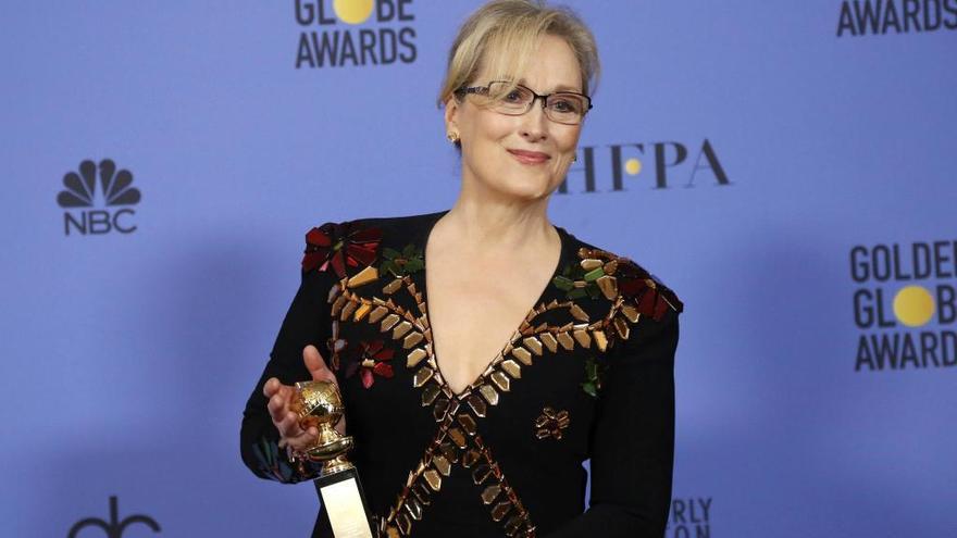 Meryl Streep con el premio honorífico de los Globos de Oro