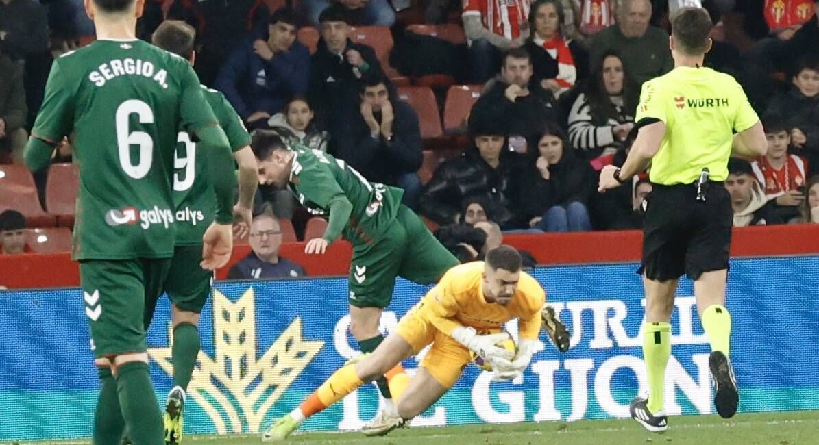 El partido entre el Sporting y el Eibar, en imágenes