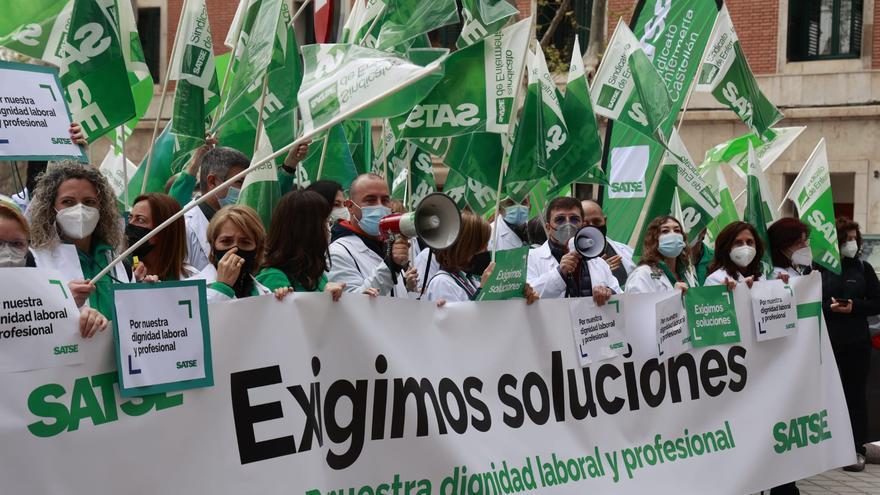 Enfermeras y fisioterapeutas protestan por el &quot;deterioro&quot; de la sanidad pública