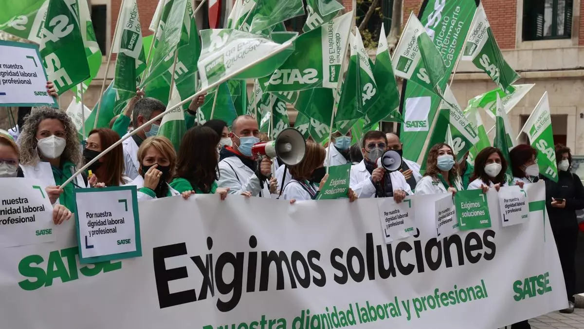Enfermeras y fisioterapeutas protestan por el "deterioro" de la sanidad pública