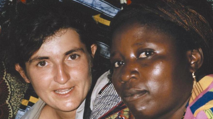 La manresana Flors Sirera, a l&#039;esquerra, retratada a Rwanda