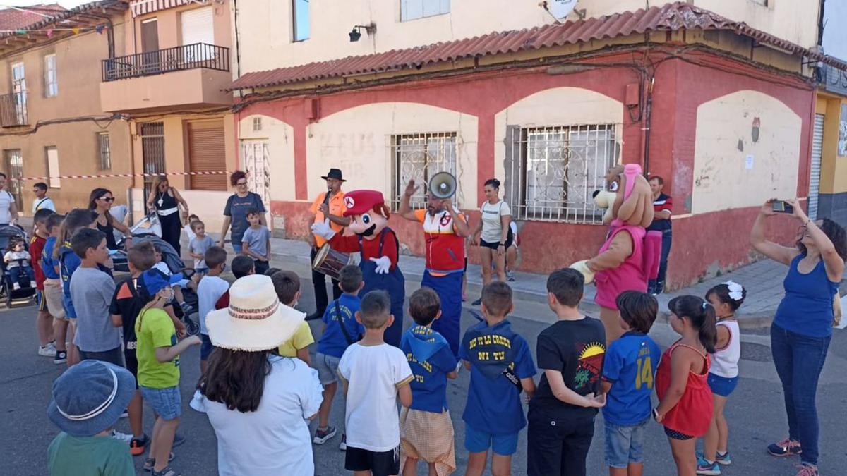 San Cristóbal de Entreviñas arranca su semana grande con espectáculos infantiles, chupinazo y pregón | C. G. R.