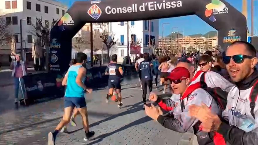 Alrededor de 800 personas corren en Ibiza por la solidaridad en la carrera de la Policía Nacional