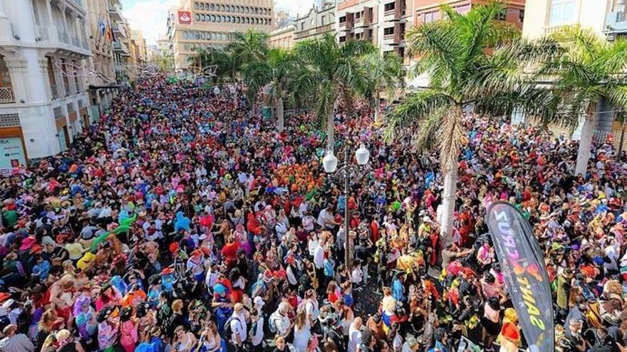 Asistentes al Carnaval de Día en Santa Cruz de Tenerife.