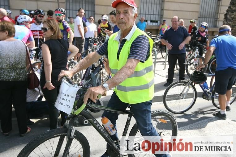 Concentración por la seguridad de los ciclistas