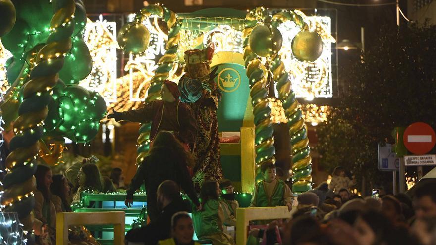 Los Reyes Magos recorren las calles de Vigo