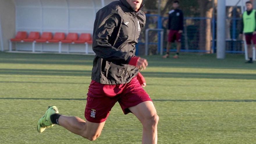 Álex Jiménez en un entrenamiento con el Cartagena.