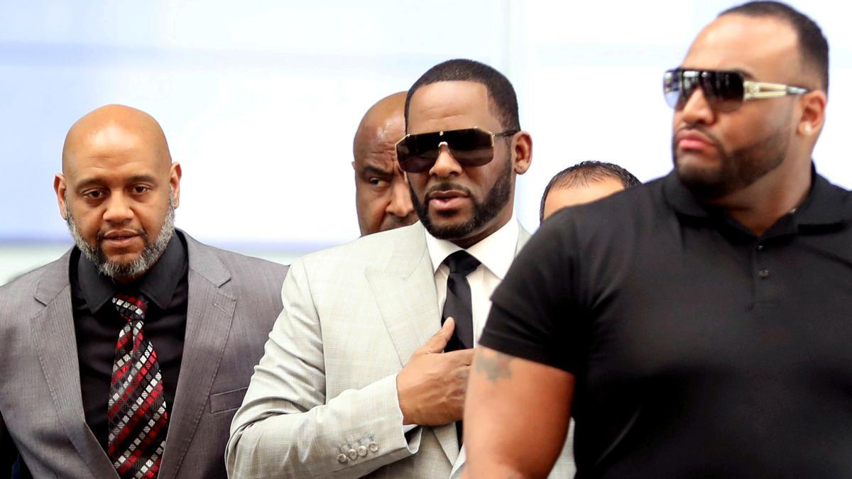 FILE PHOTO: R. Kelly at the Criminal Court Building in Chicago
