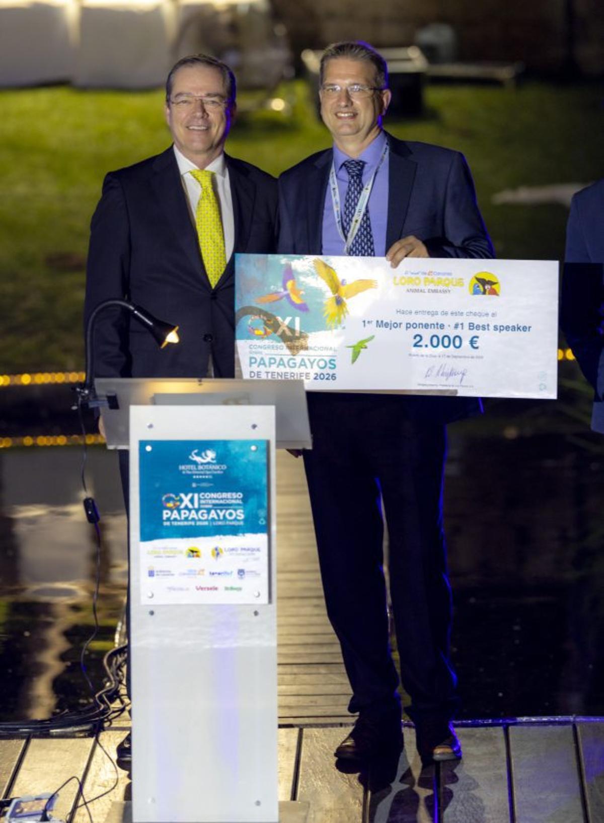 Canarias, capital mundial de los papagayos