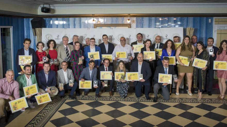 Foto de familia de los galardonados. | DOP JUMILLA