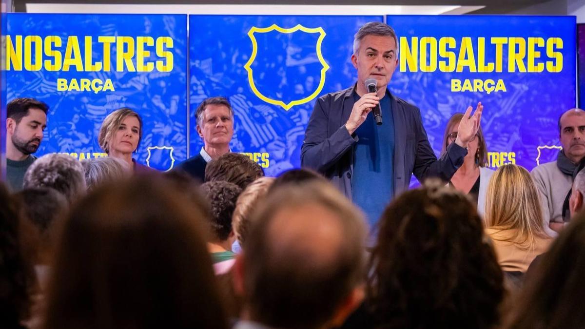 Víctor Font, líder de Nosaltres, se dirige a los asistentes.