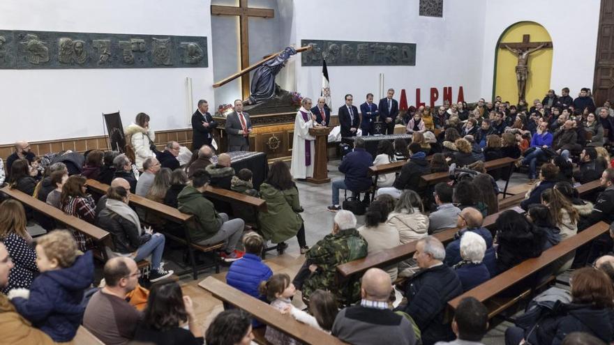 Acto de entrada de nuevos hermanos de Tercera Caída