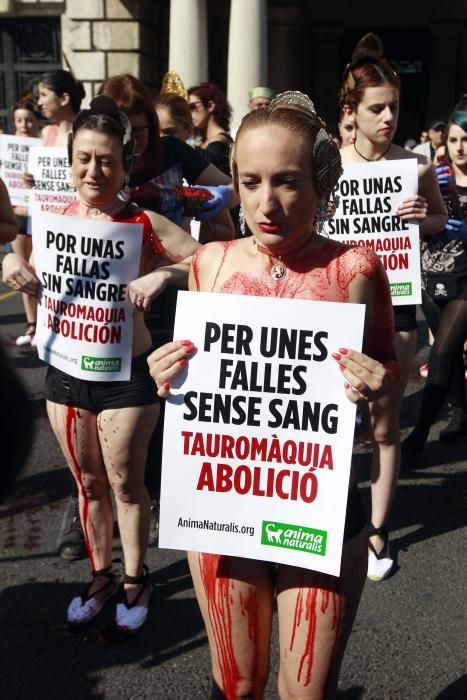 Manifestación y performance antitaurina en Valencia