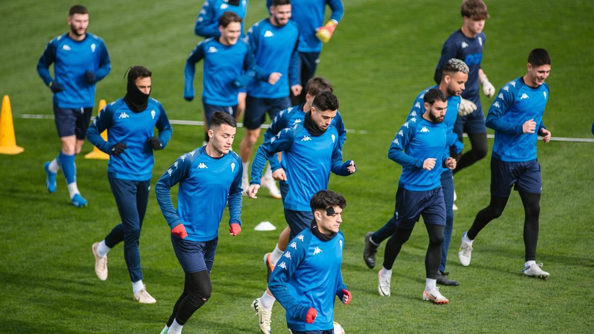 Futbolistas del Alcoyano durante un entrenamiento