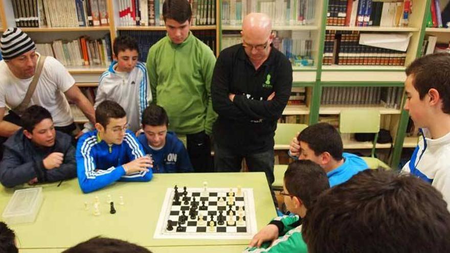 Alumnos del Lacimurga de Navalvillar aprenden a tomar decisiones jugando al ajedrez