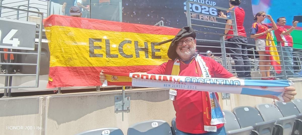 Juan Maciá, aficionado del Elche presente en la final del Mundial
