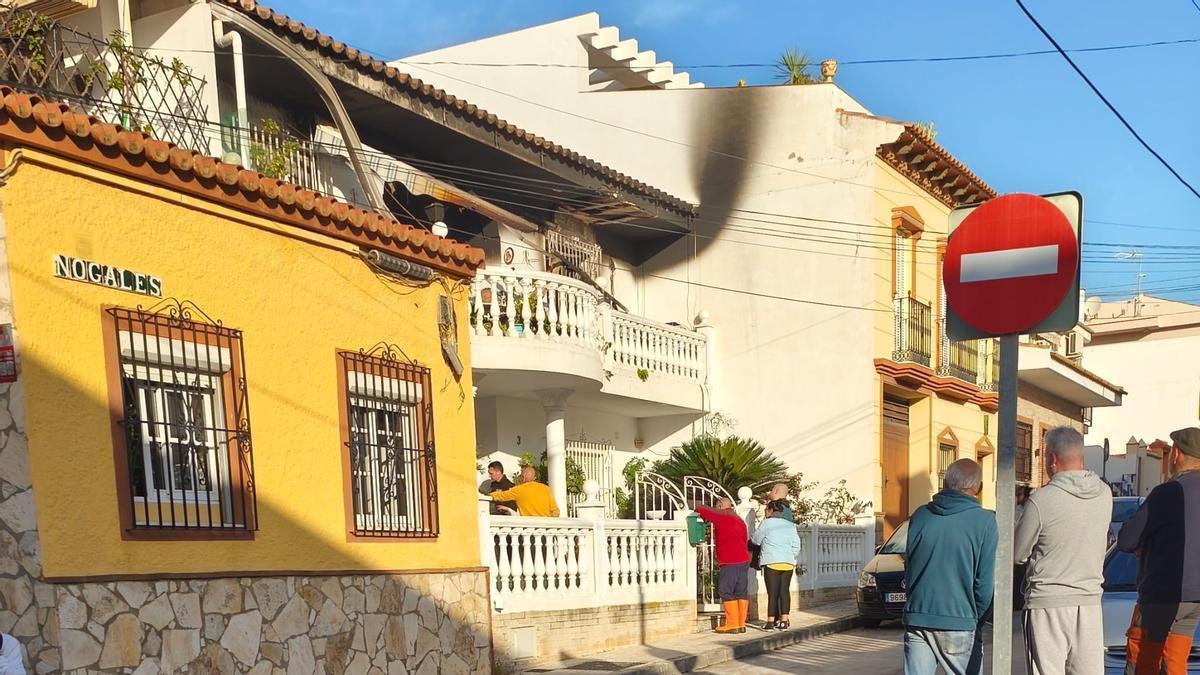 La casa incendiada, en la que ha fallecido una mujer este miércoles