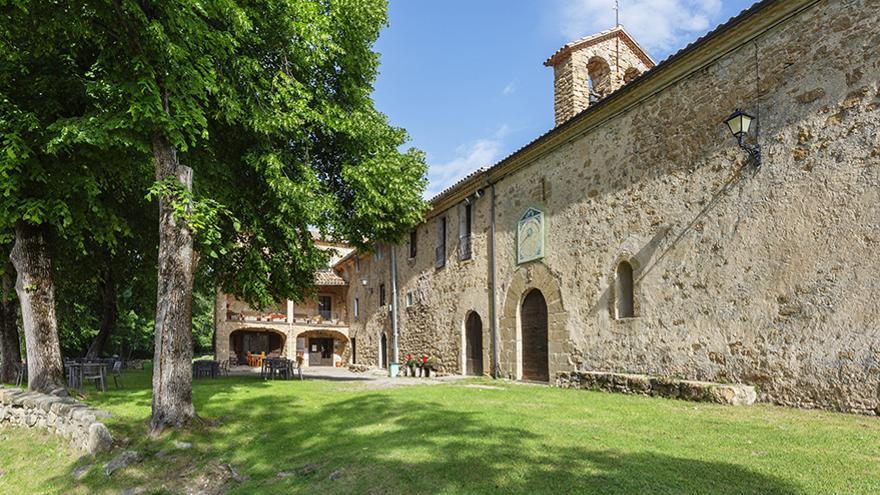 El santuari de Falgars, amb restaurant i lloc per dormir-hi. Foto: Ajuntament de la Pobla de Lillet