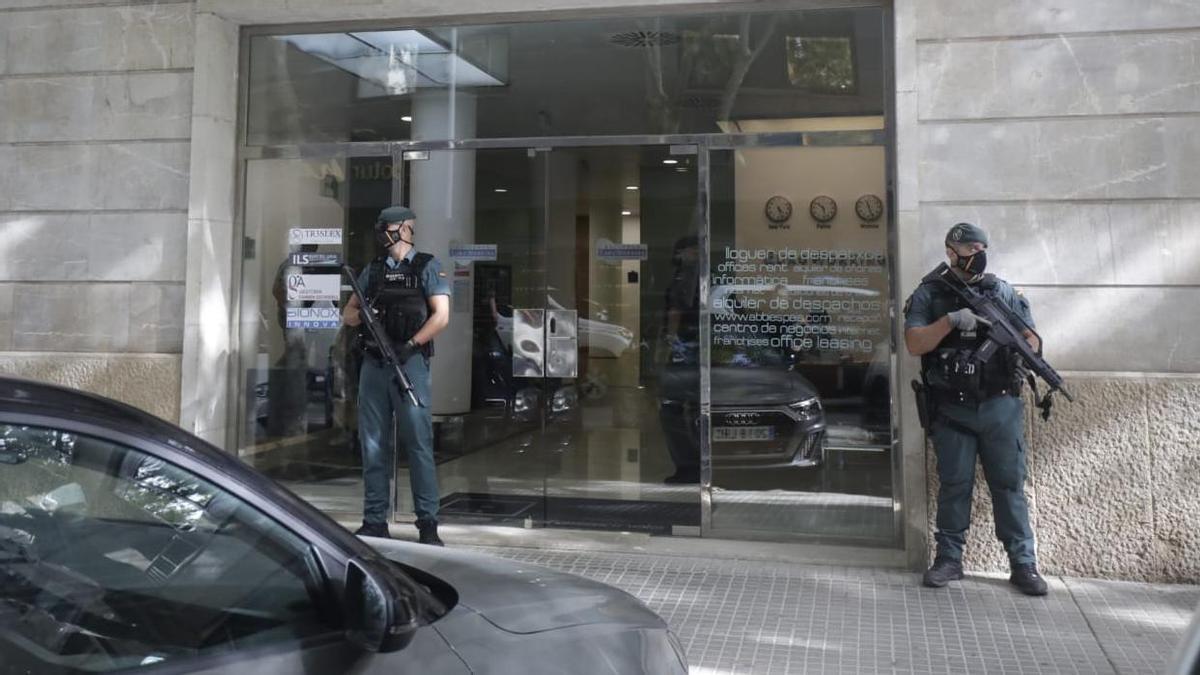 Gran operación de la Guardia Civil en Palma contra una red de estafadores internacionales
