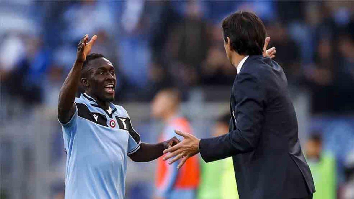 Bobby Adekanye, formado en la cantera del Barcelona, en un encuentro con la Lazio