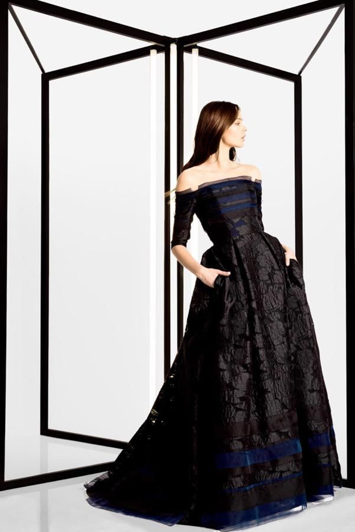 Carolina Herrera Pre Fall. Escote barco.