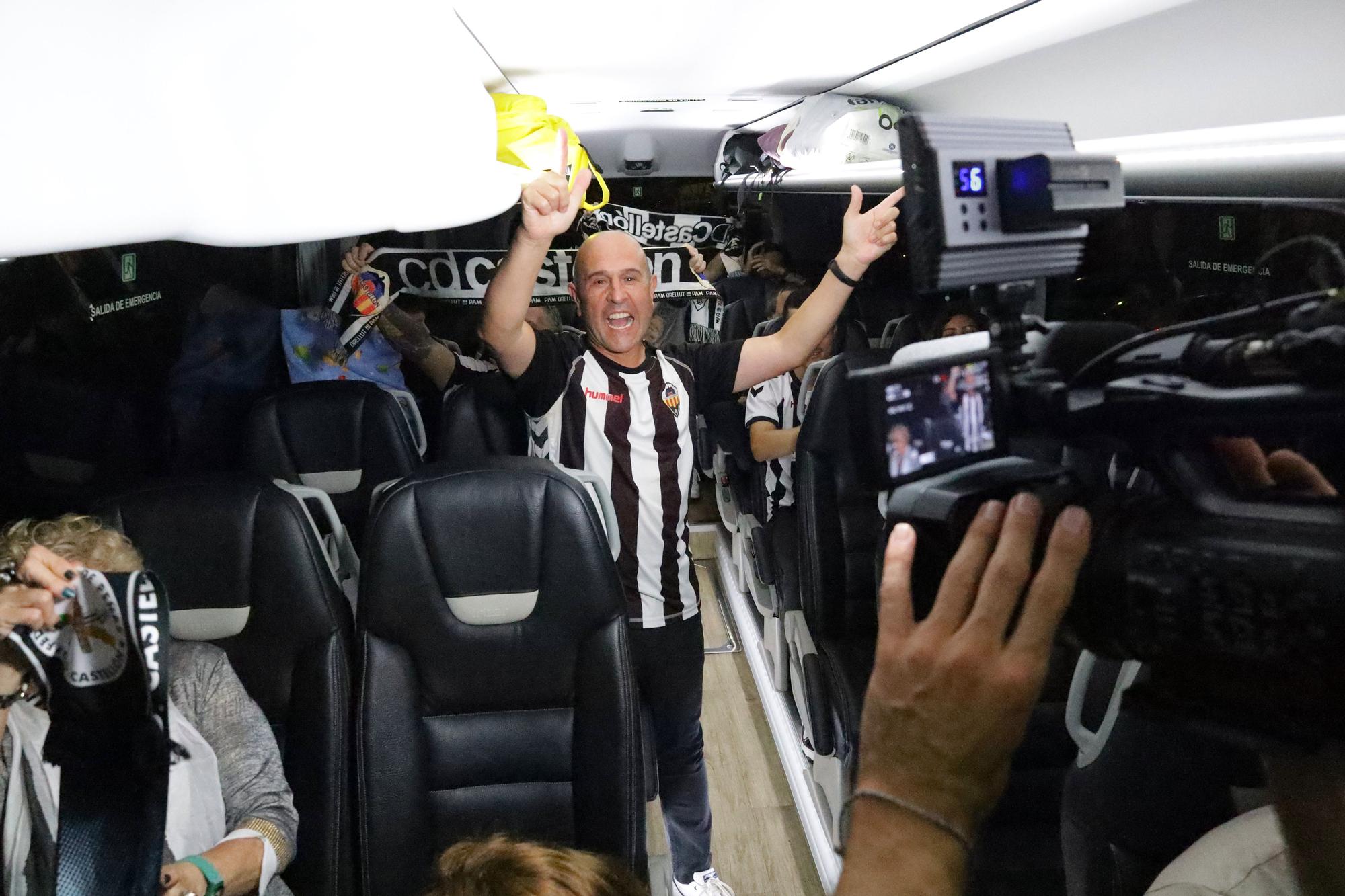 Galería | El autobús de los aficionados albinegros viaja lleno de ilusión a Riazor