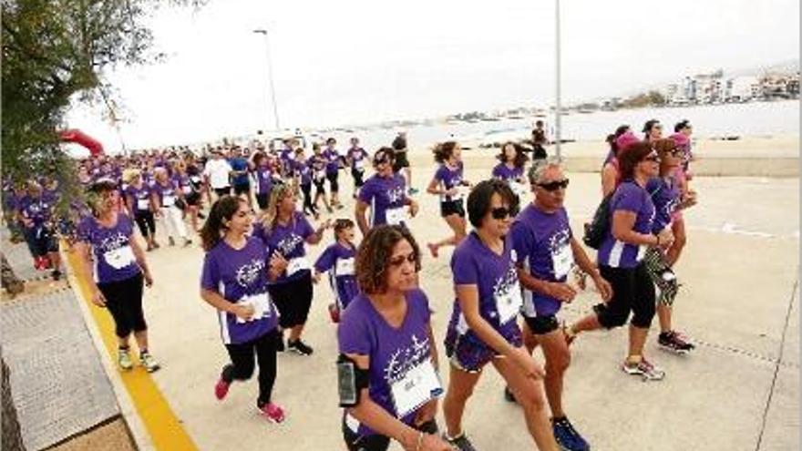 Més de 700 participants a la cursa de la dona de Roses