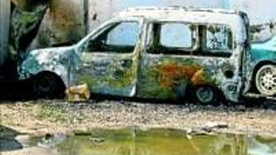 Queman dos coches en la plaza Alta y en Suerte de Saavedra