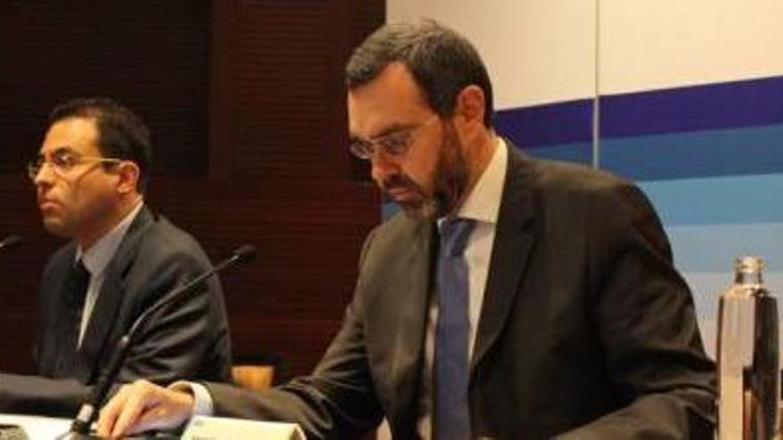 Miguel Cardoso y Alberto Charro, ejecutivos de BBVA, presentaron ayer el informe económico sobre la Región.