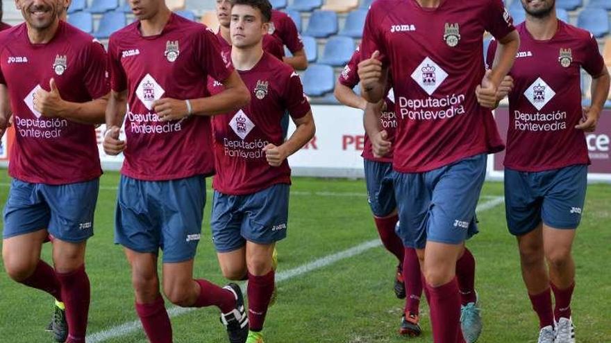 Primer entrenamiento del Pontevedra B en Pasarón. // G. Santos