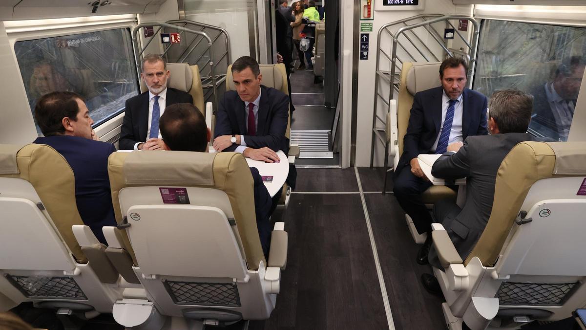 El AVE realiza su viaje inaugural de Madrid a Asturias