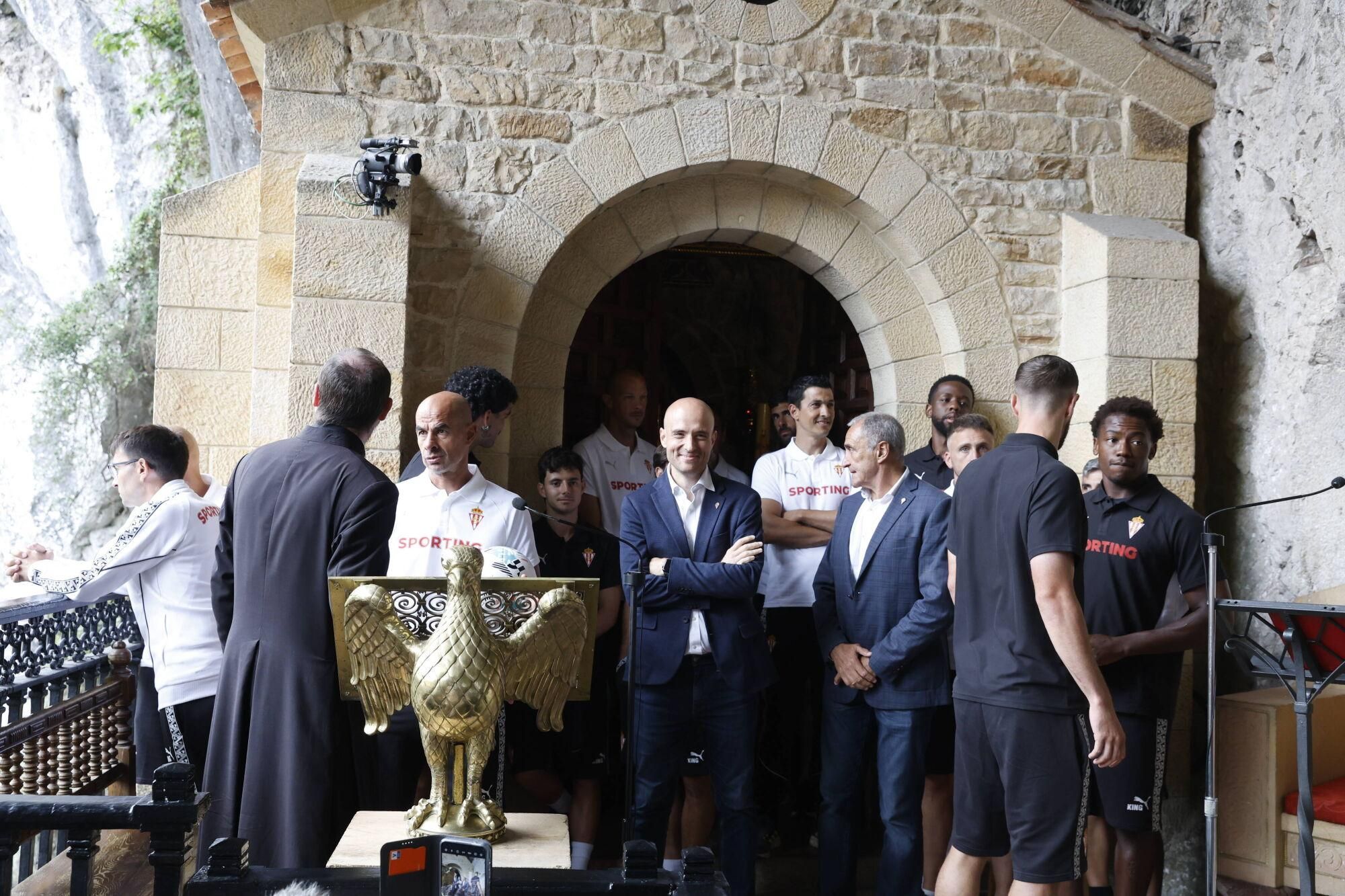 EN IMÁGENES: Visita del Sporting a La Santina en Covadonga