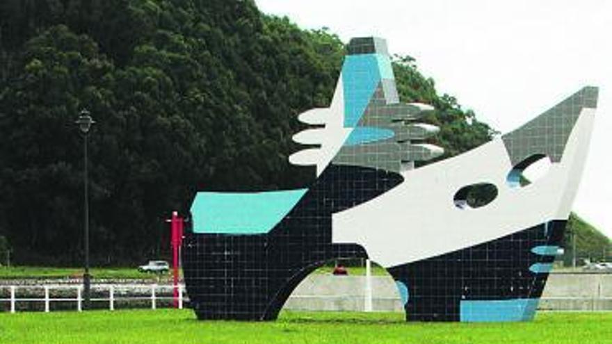 Escultura y placa en La Arena en homenaje del poeta nicaragüense.