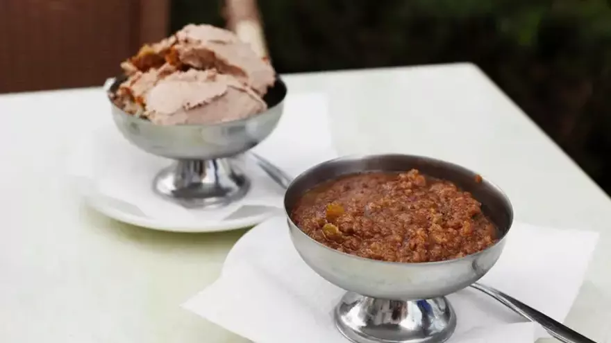 El Bienmesabe  es un complemento perfecto para diversos postres como helados o flanes