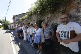 Los vecinos urgen derribar unas casas en ruina para ampliar el parque de Los Pericones en Gijón (en imágenes)