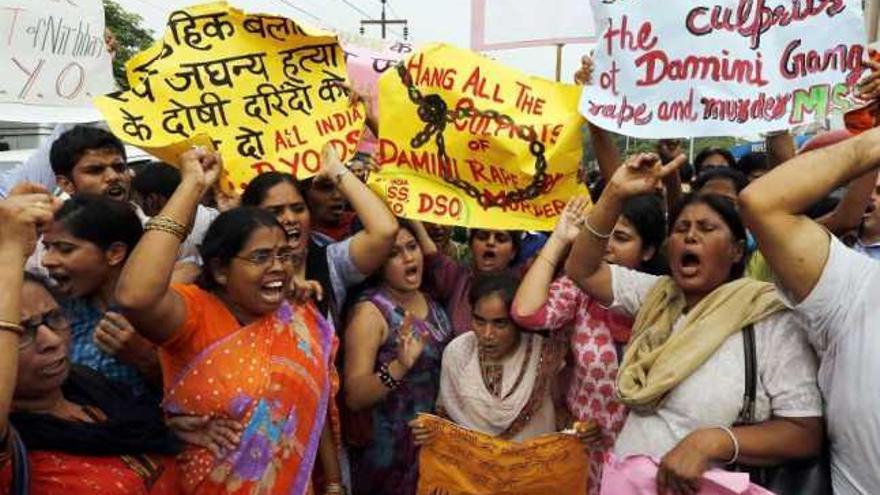 Pena de muerte para los condenados por violar en grupo a una joven en India