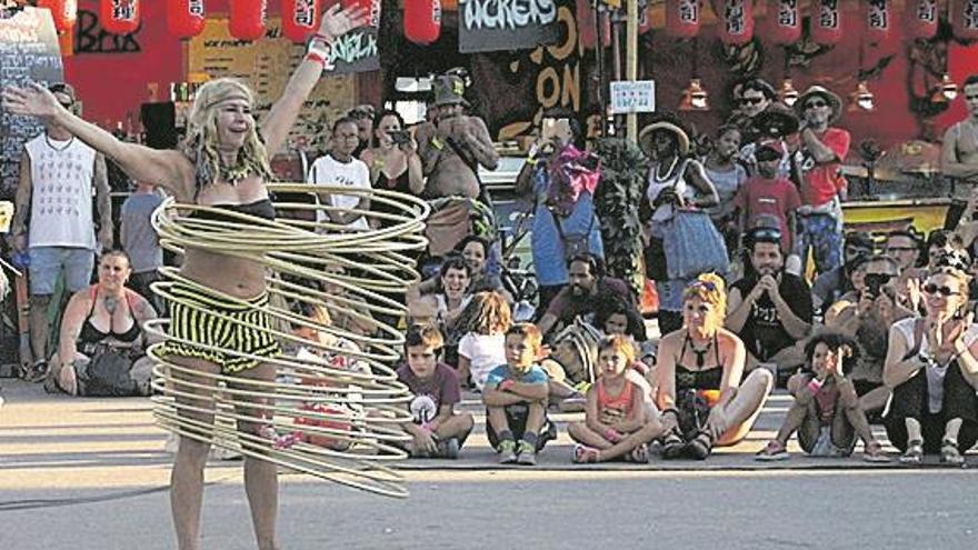 El circo ‘toma’ el Sunsplash con las risas en familia como protagonistas