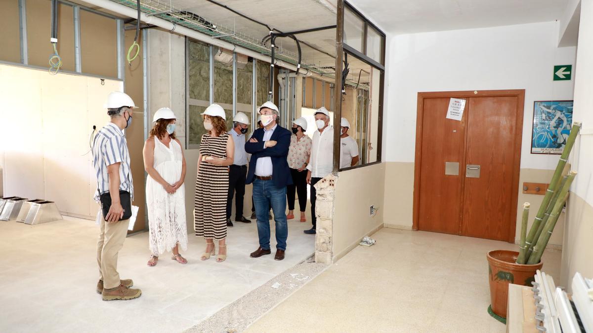 Armengol y March visitan las obras de ampliación de la Escola Nova de Porreres