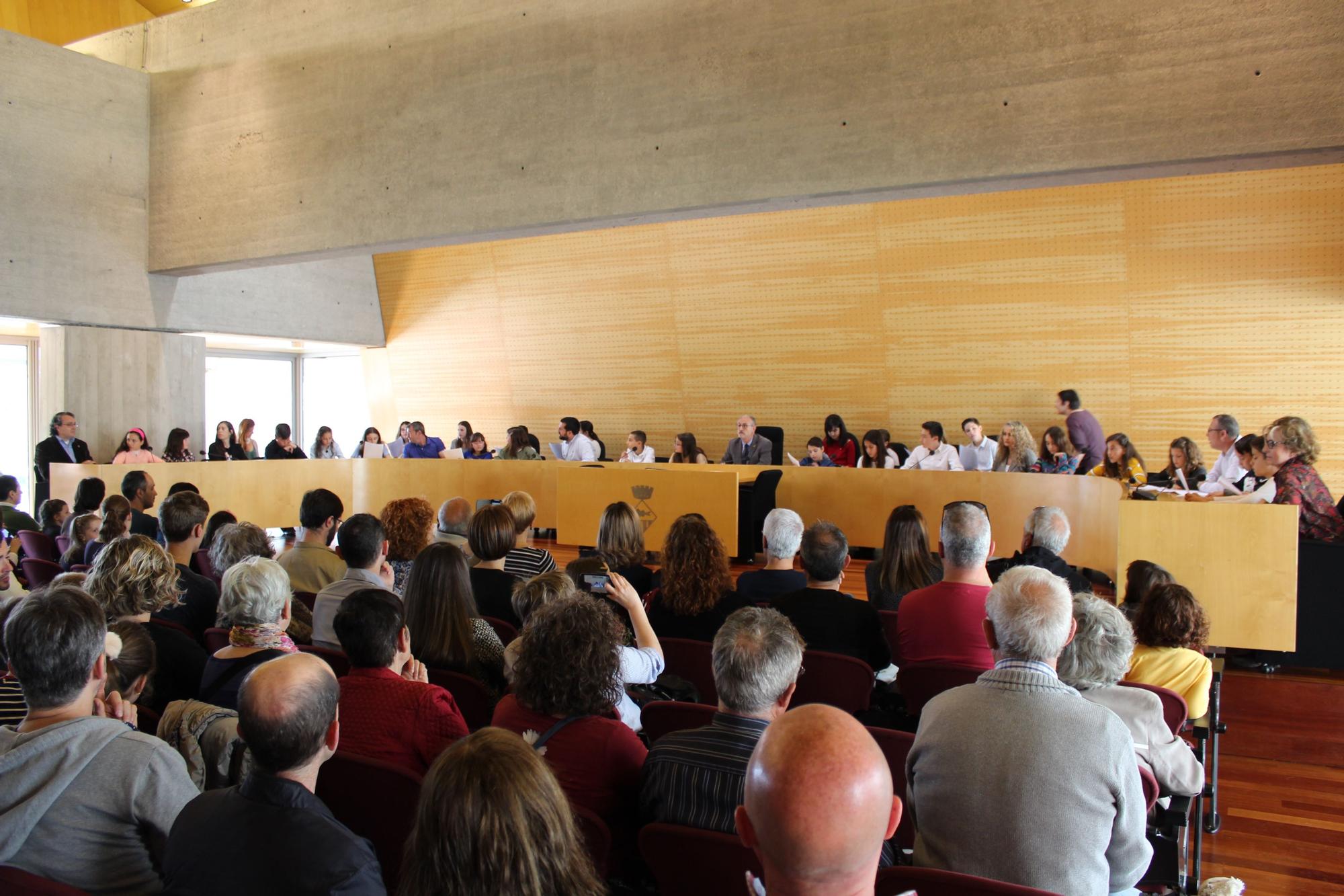 Sesión del 17 de marzo de 2019 del Consell d'Infants de Mollet del Vallès donde los escolares presentaron al alcalde Josep Monràs sus conclusiones para promover la alimentación saludable en la ciudad.