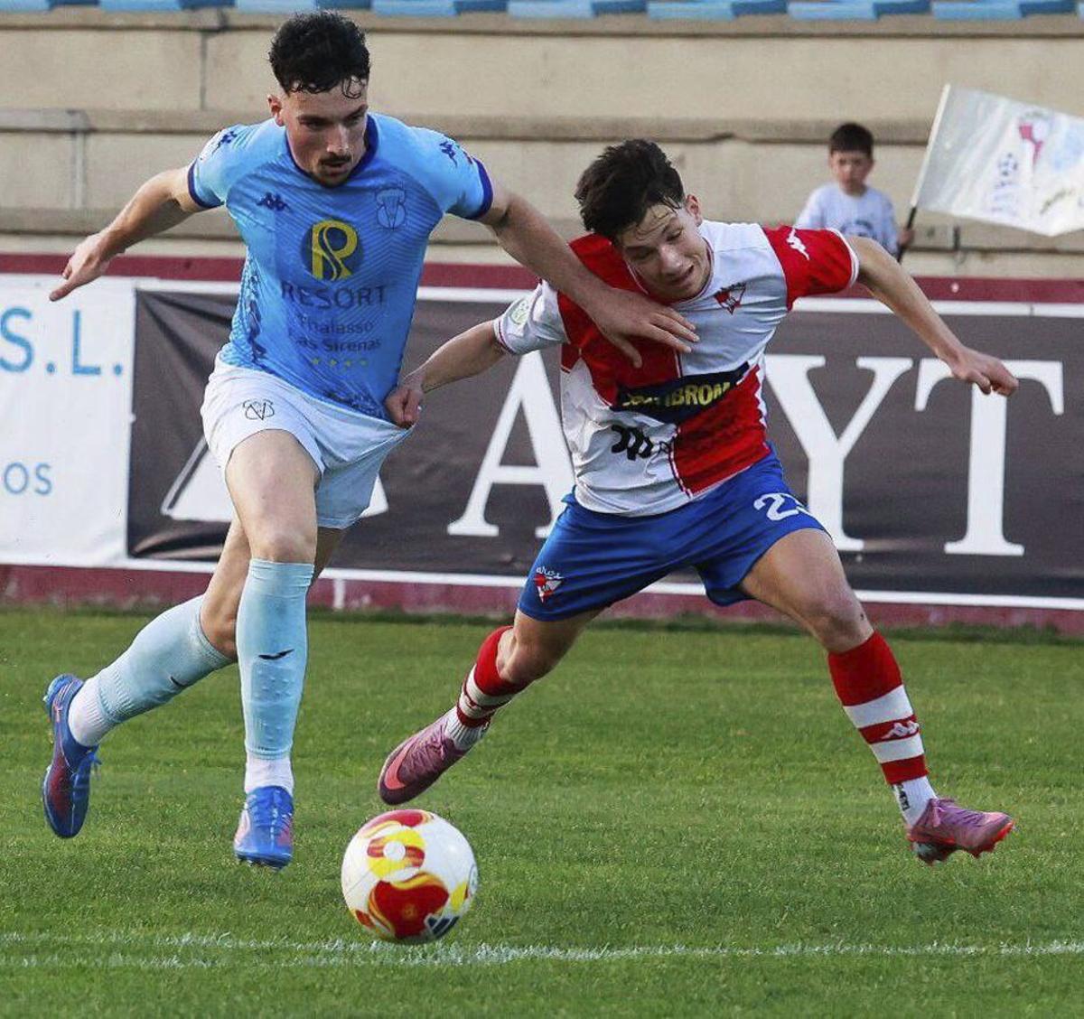 Los vilagarcianos reciben el domingo al Somozas. | FIRMA DE FOTO