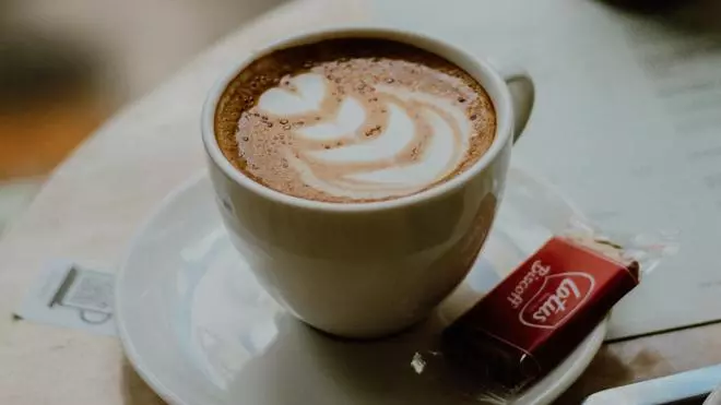 El sorprendente motivo por el que la gente le echa sal al café