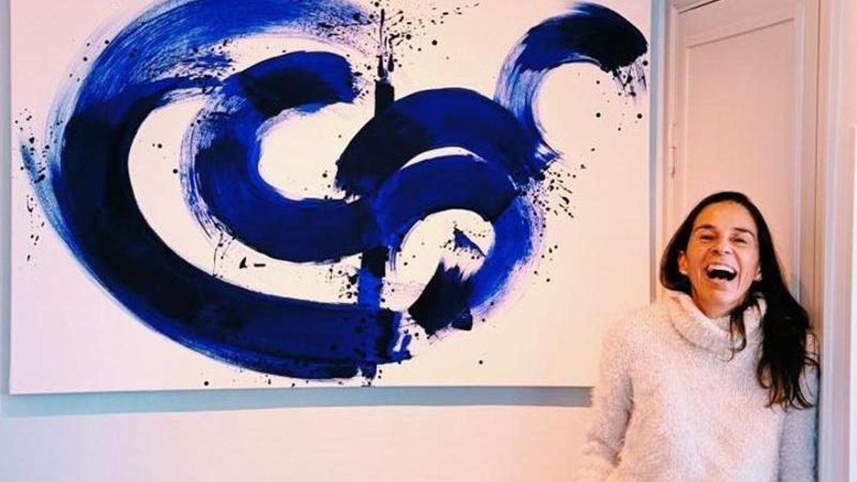 Patricia Ramos con una de sus obras.
