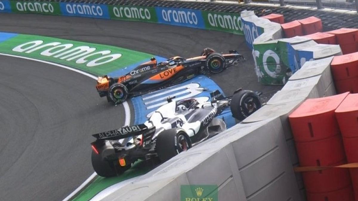 Ricciardo y Piastri, tras sus respectivos accidentes en Zandvoort