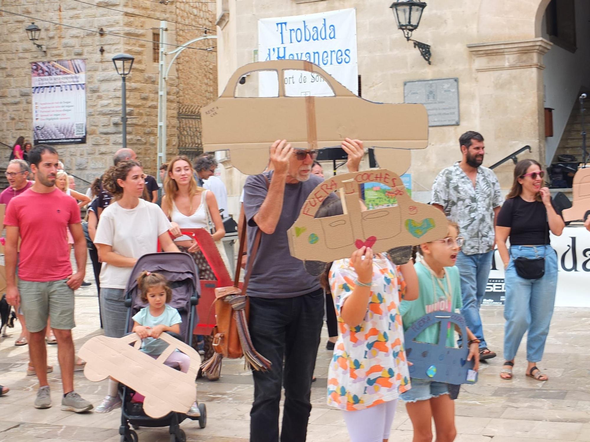 Protesta contra la masificación en Sóller